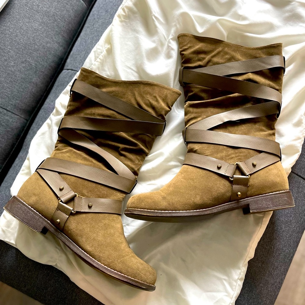 Ladies Olive Green Boots in size 11. Great Condition.